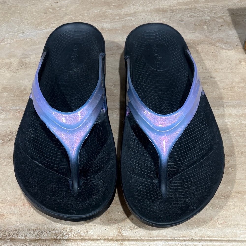 OOFOS Women's Sandals - Black and Purple - never worn